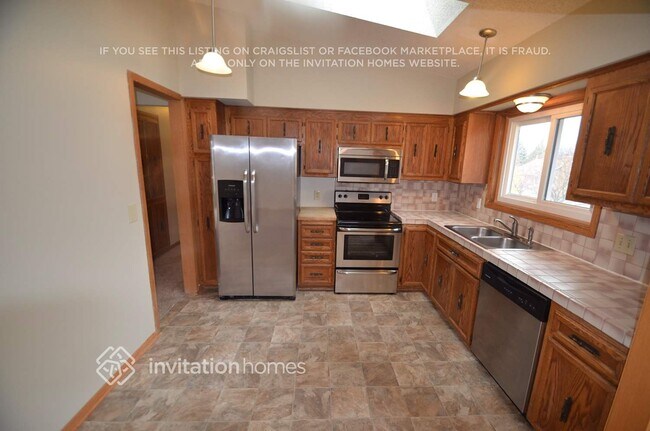 Foto del edificio - 2416 Crestmount Ln