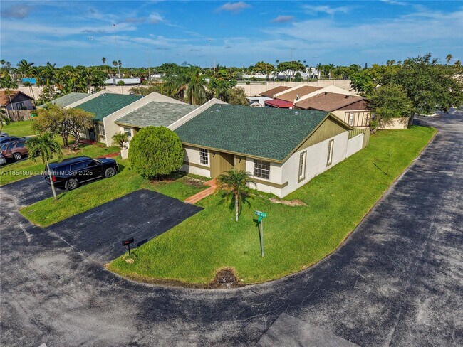 Foto del edificio - 12031 SW 110th St Cir E