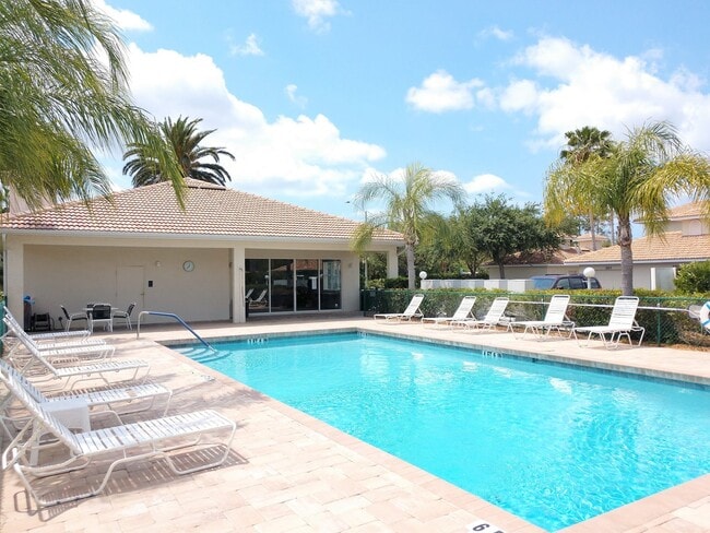 Building Photo - Annual Fully Furnished Second Floor Condo ...