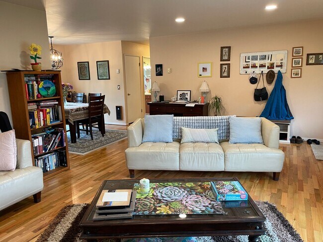 Building Photo - Great Single Level Rambler in Oak Harbor!