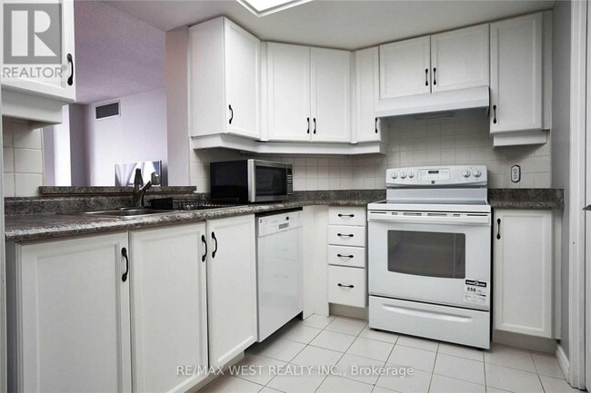 Building Photo - 6-516 Humberline Dr