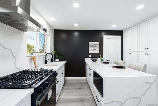 Building Photo - Charming Remodeled Home in Clairemont! Ope...