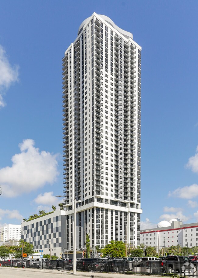 Caoba Miami Worldcenter Alquileres En Miami FL Apartamentos