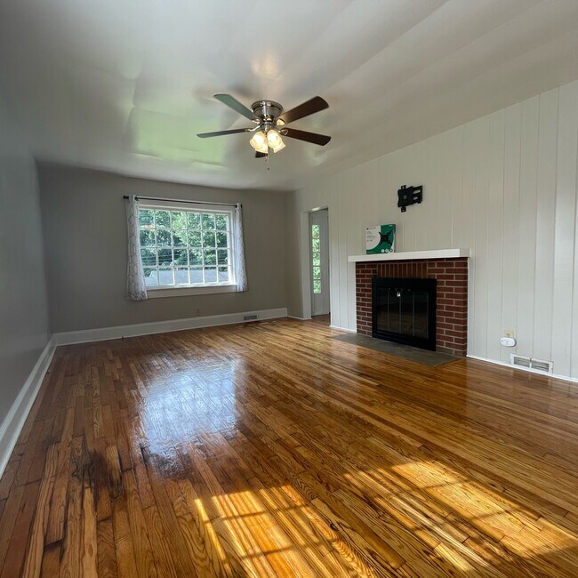 Foto del edificio - 109 Brookside Ln