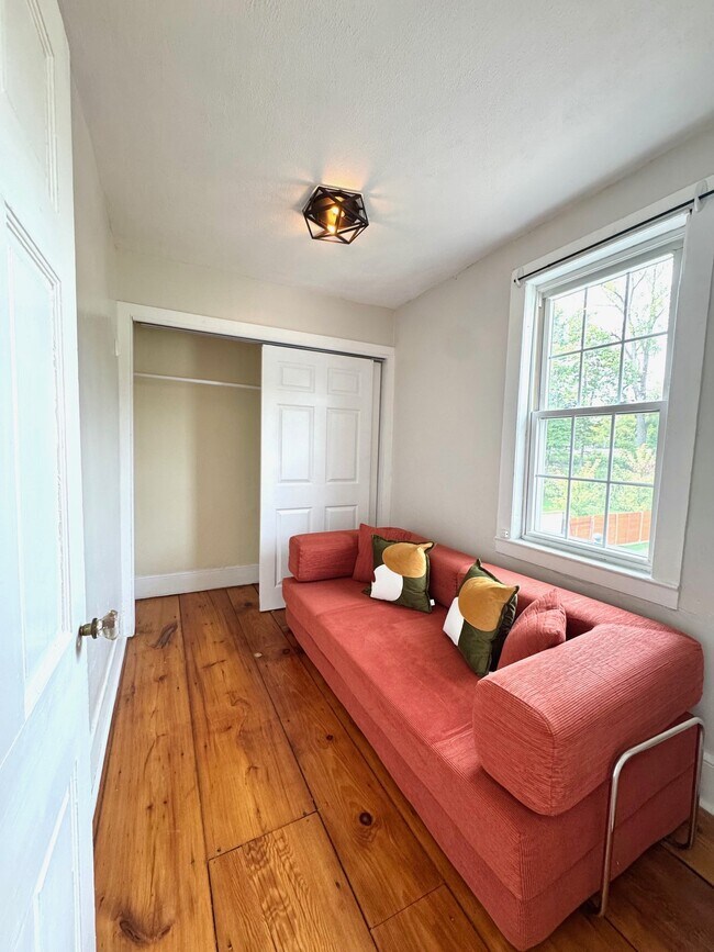 Foto del edificio - 567 Spring Mills Rd
