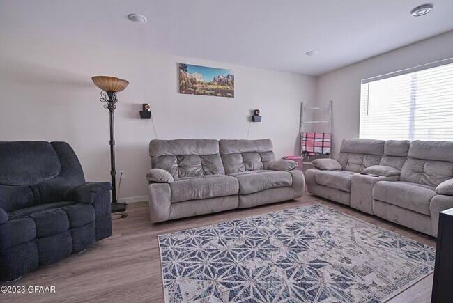 Foto del edificio - 809 Thames Ct