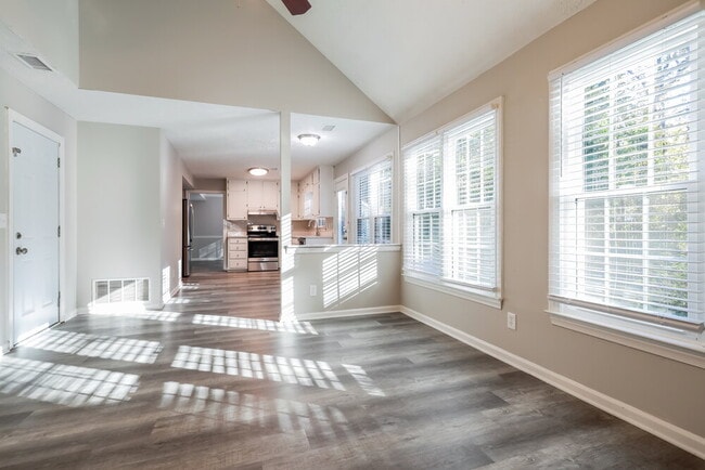 Foto del edificio - 1070 Hunters Creek Ct