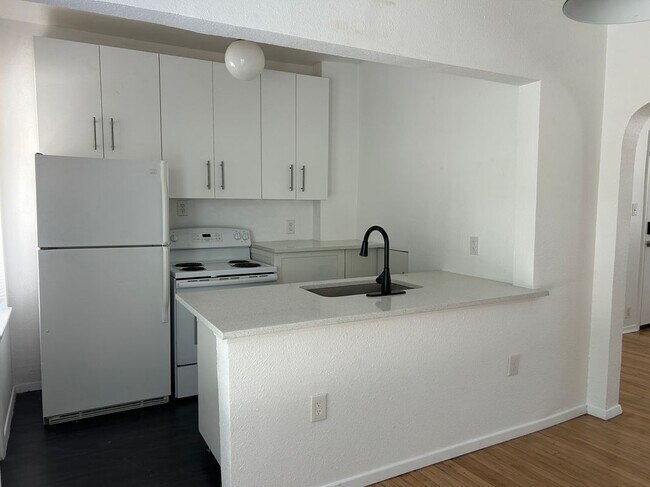 Foto del edificio - 5305 Reiger Ave