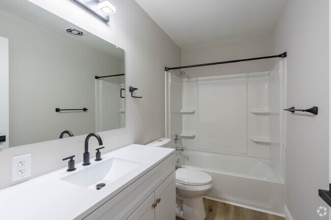 2BR, 1BA - 900SF - Bathroom - TERRA - Hiram