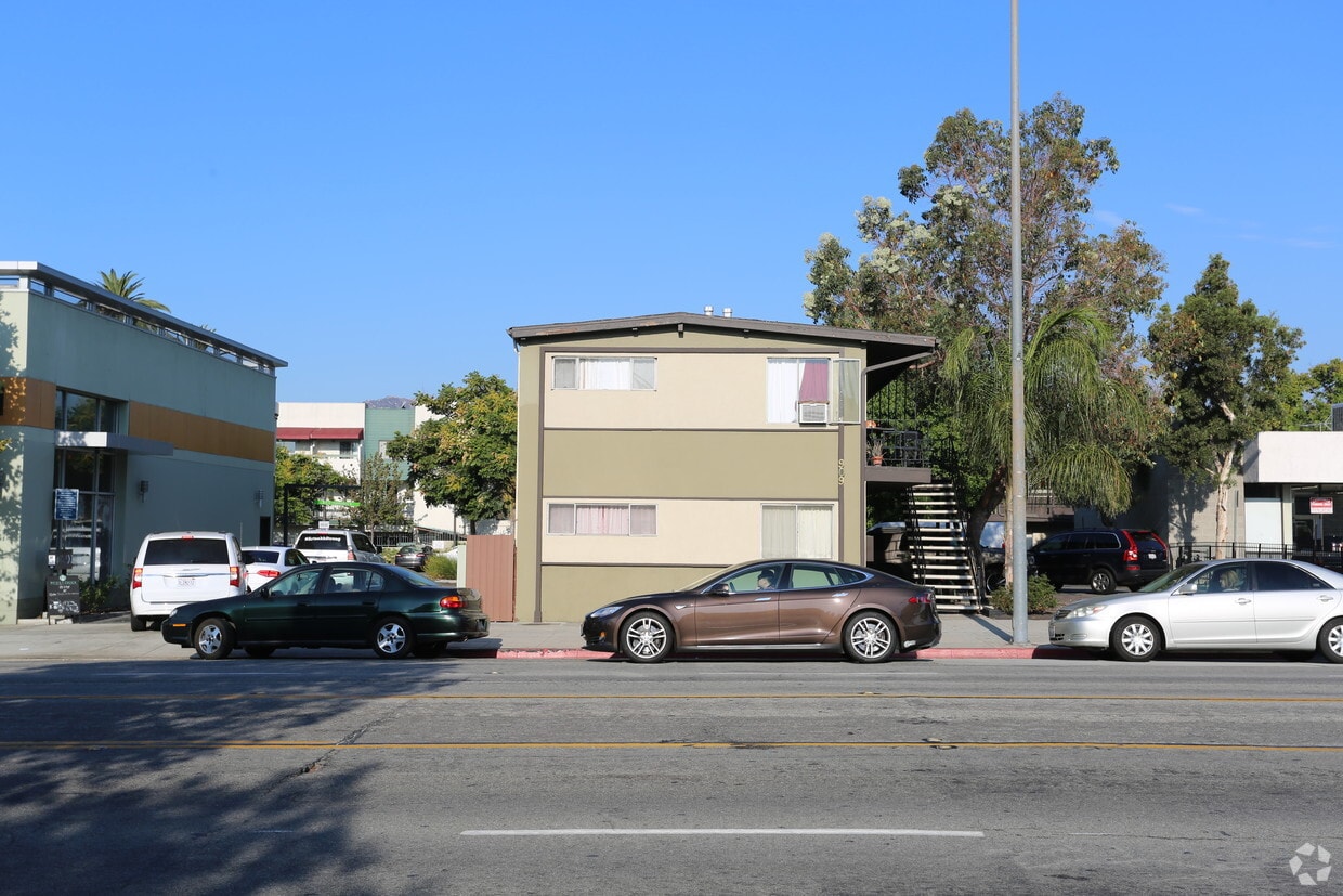 Building - 909 S Central Ave