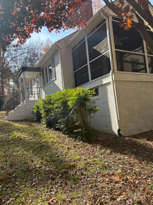 Foto del edificio - 1042 Peck Rd