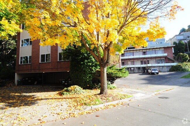 Building Photo - 3300 York Rd S