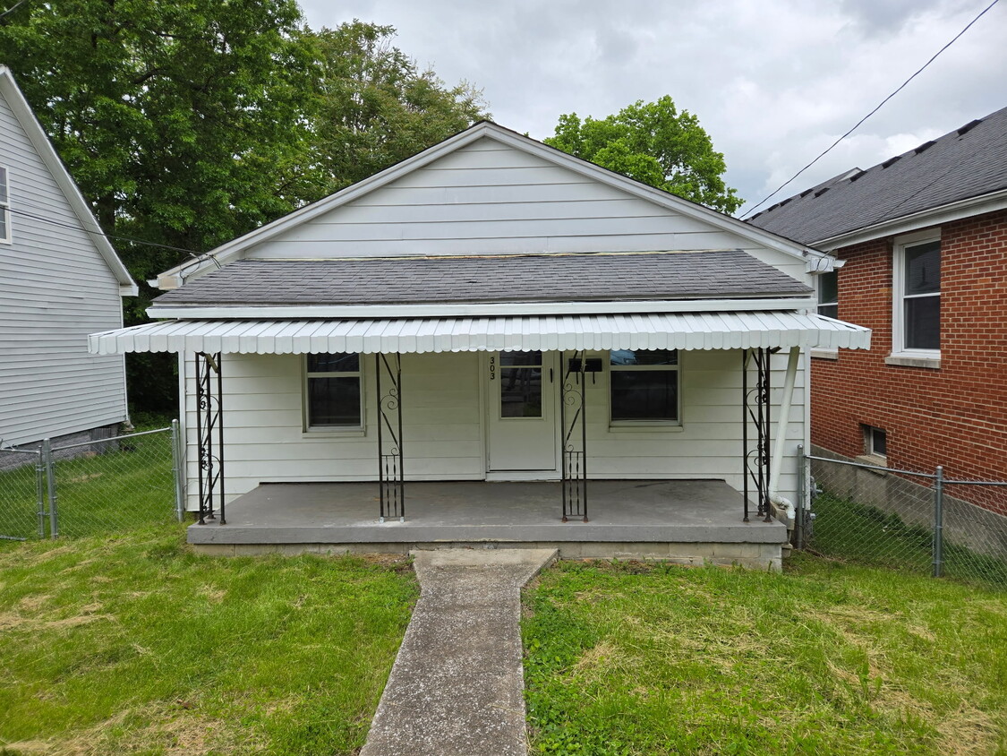 Primary Photo - 303 Elm St