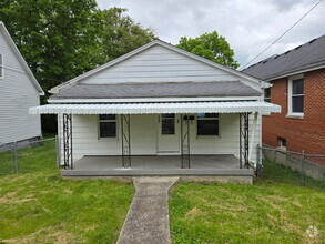 Building Photo - 303 Elm St
