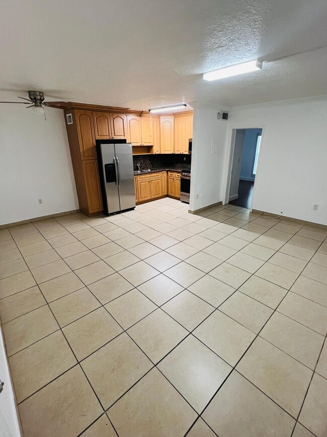 Building Photo - 1280 W 54th St