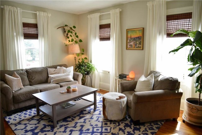 Foto del edificio - 46 First School St