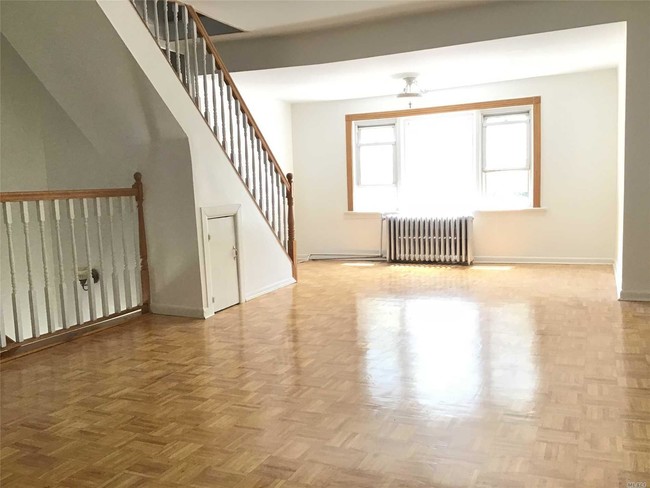 Foto del edificio - 2 bedroom in Queens NY 11420