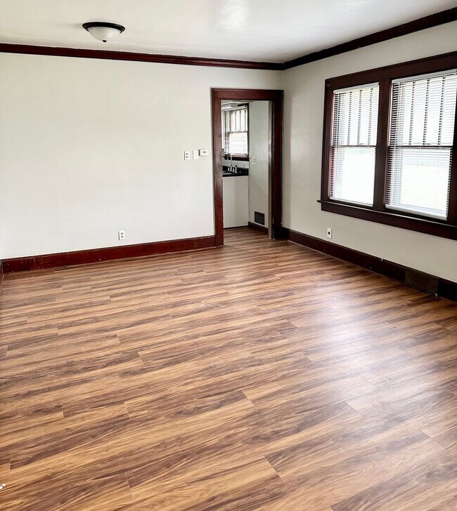 Building Photo - THE DEPOSIT MOVES YOU IN! No rent due until February 1st — the rest of January is FREE! PLUS - Le...