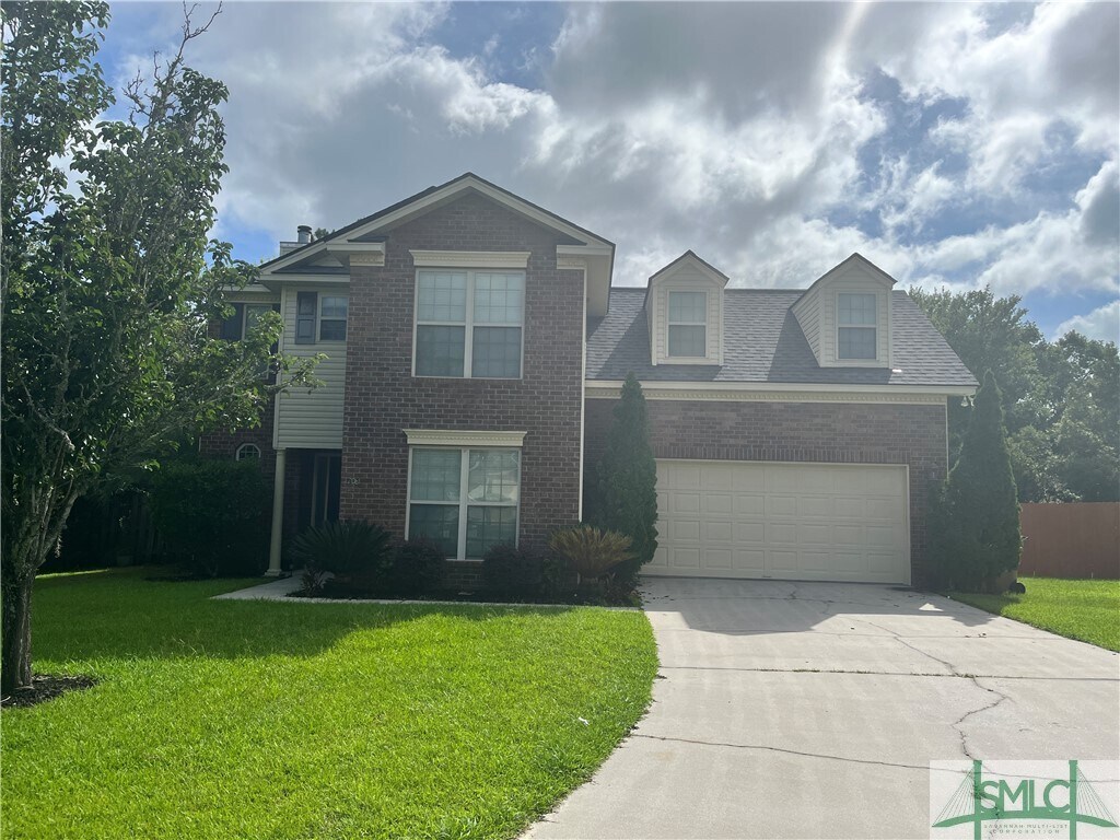 Primary Photo - 208 Pine Forest Ln