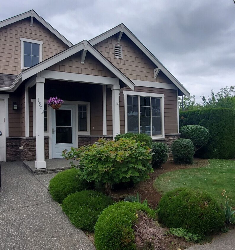 Foto principal - Must see 3 Bedroom 2 Bath Home for Rent, 5...