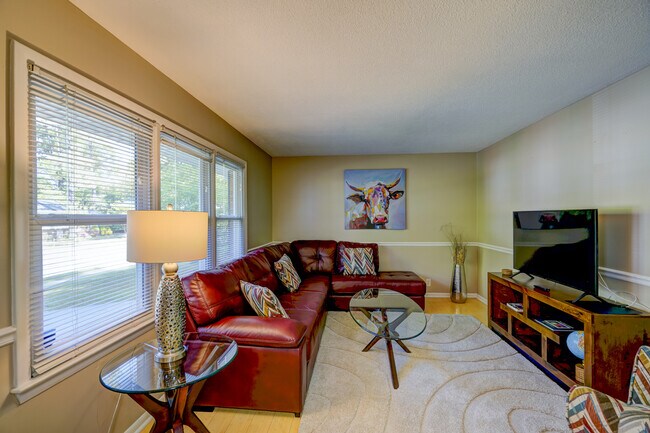 Building Photo - 3418 Huntleigh Dr