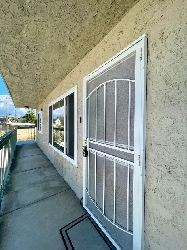 Building Photo - 12716 Lakeshore Dr