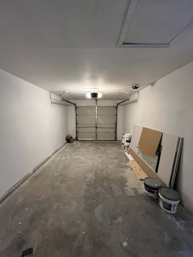 Building Photo - 1328 NE 5th St