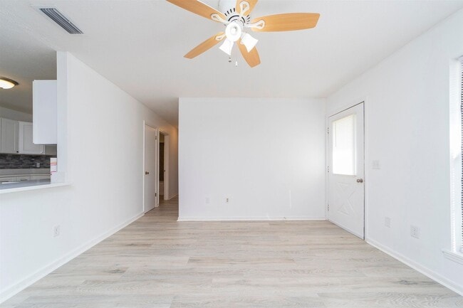 Building Photo - LOBELIA