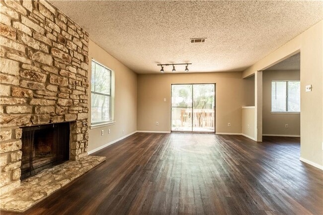 Building Photo - 9000 Mountain Ridge Dr