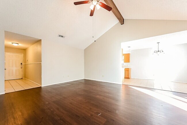 Foto del edificio - 6217 Cool Springs Dr