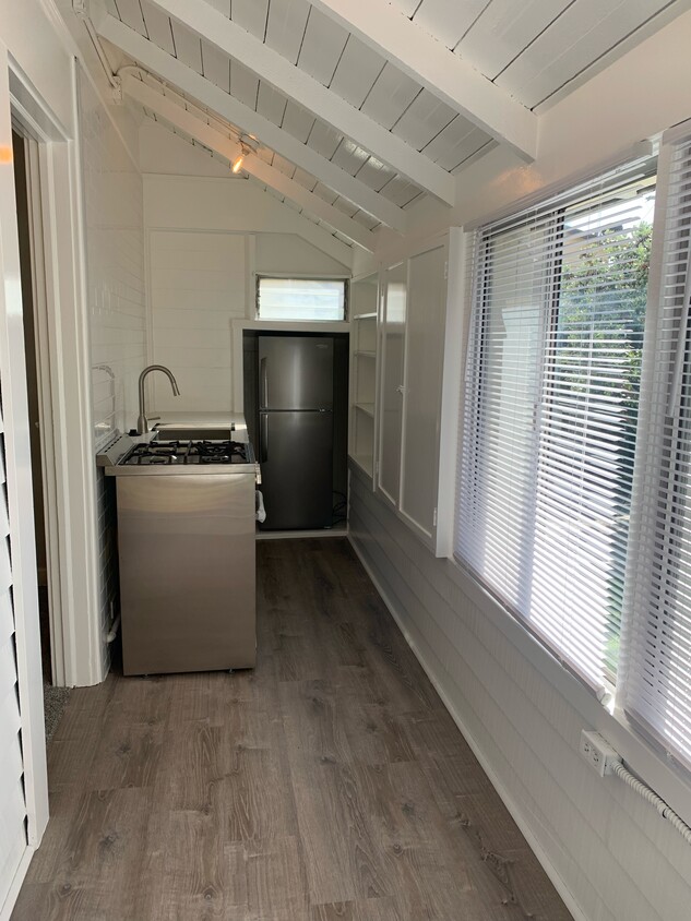 Kitchen - 1427 N Hudson Ave