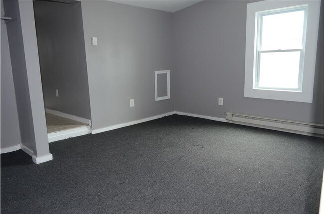 Building Photo - 315 Booth St