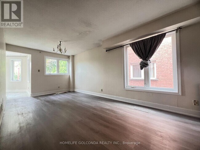 Building Photo - 277 Huntington Ridge Dr