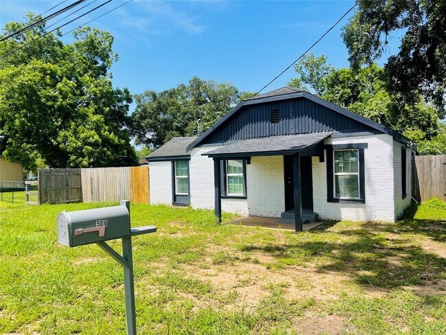 Foto del edificio - 506 N Hackberry St