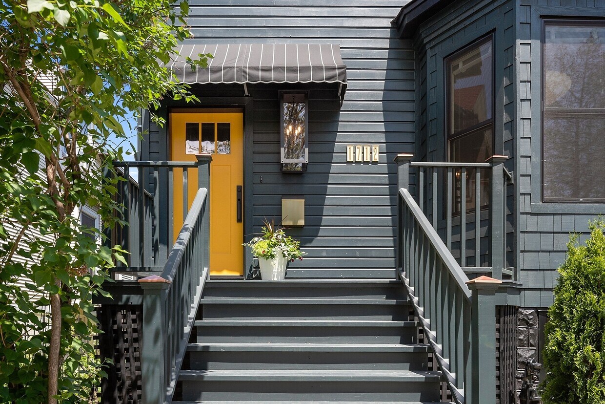 Primary Photo - 1712 W Henderson St