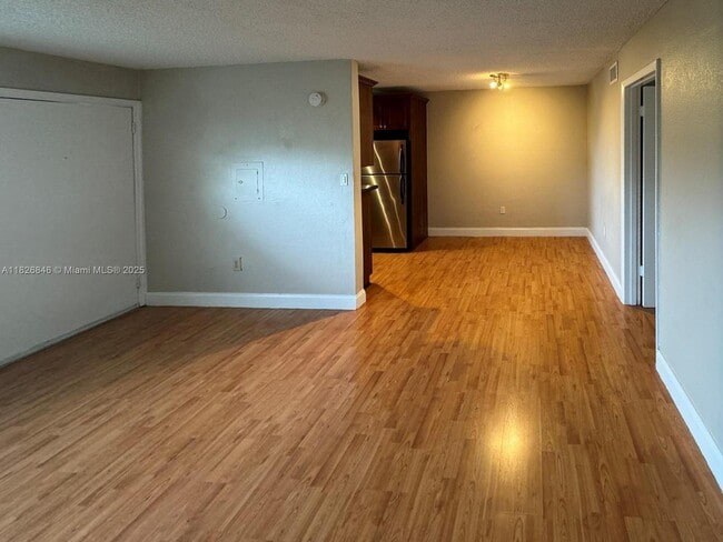 Building Photo - 427 Santander Ave