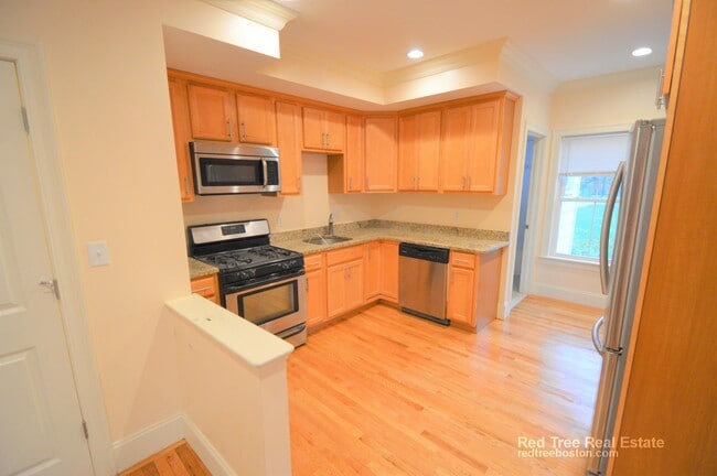 Photo - 25 Lothrop St Apartment