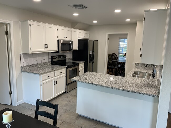 Kitchen - 13707 Oak Cabin