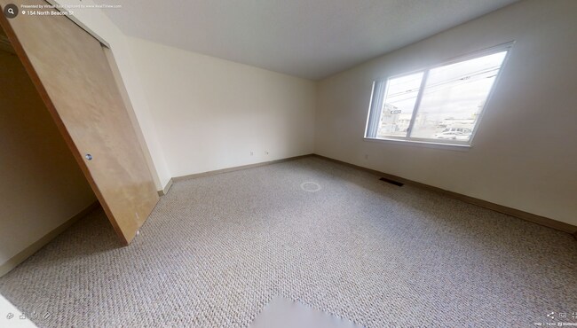 Foto del edificio - 142 North Beacon St