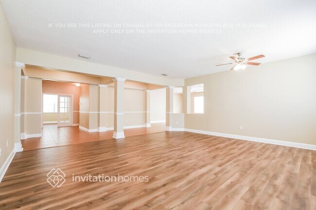 Foto del edificio - 2045 Touchwood Ct