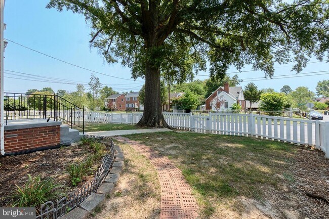 Foto del edificio - 2114 Beechwood Rd