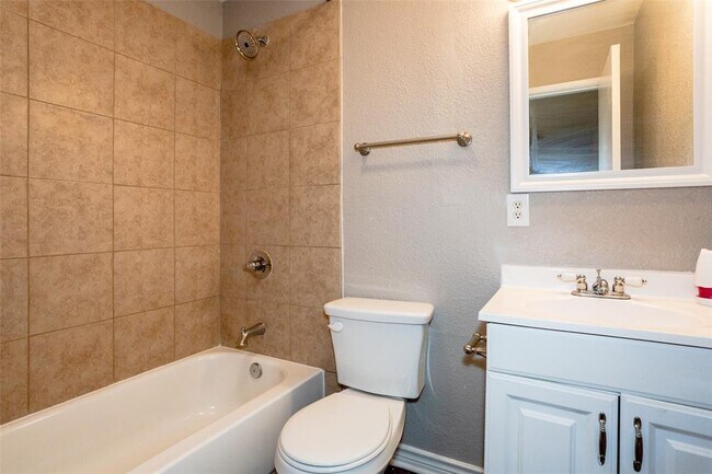 Building Photo - 3213 Ridgeview Cir