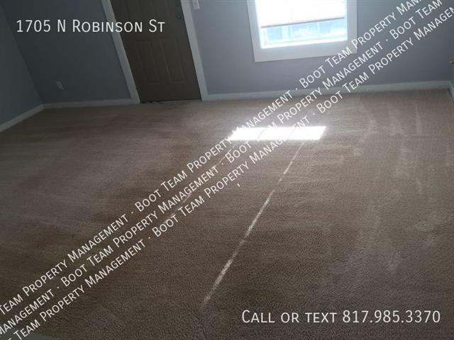Building Photo - 1705 N Robinson St