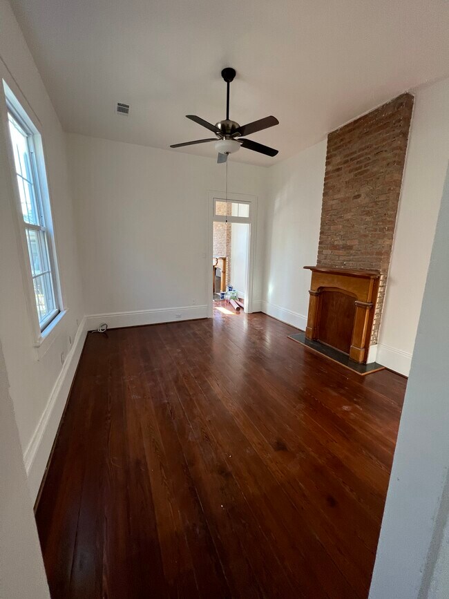 Building Photo - 428 Belleville St