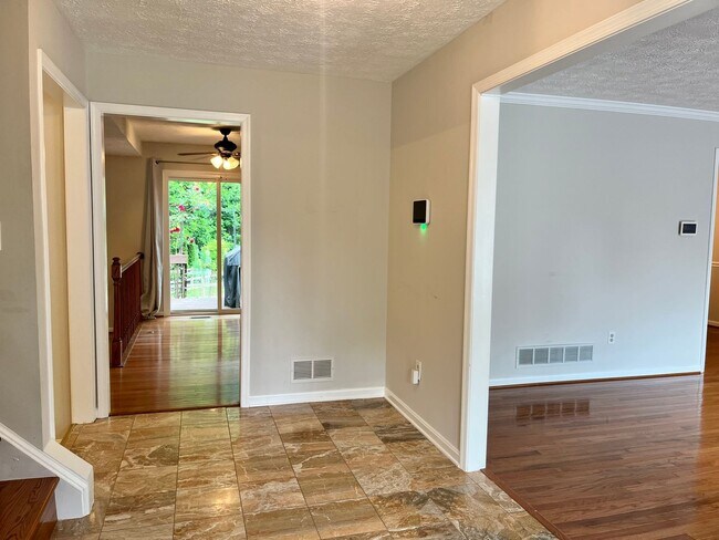 Foto del edificio - Beautiful 4 Bedroom and 3.5 Bathroom in SF...
