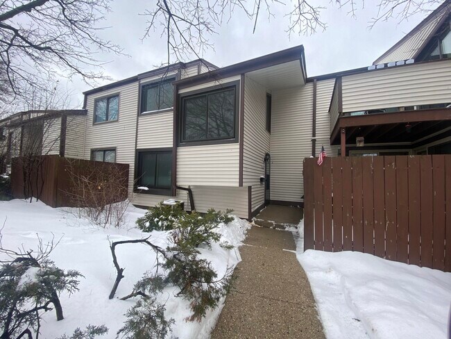 Foto del edificio - 8301 N 107th St