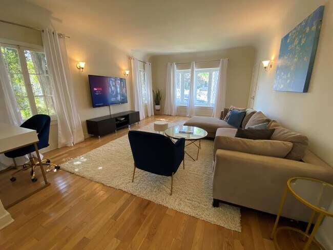 Foto del edificio - 10532 Eastborne Ave