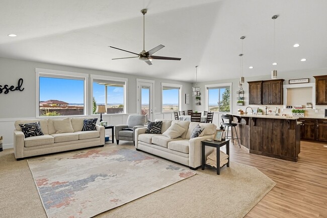 Foto del edificio - 6 bed; 3 bath single family home in Enoch