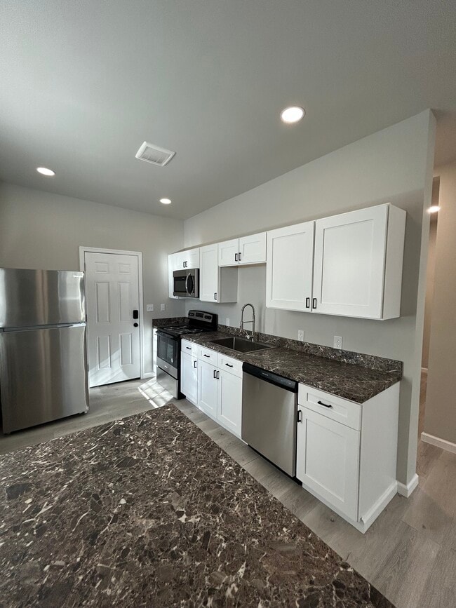 Foto del edificio - 1 Caroline Ave