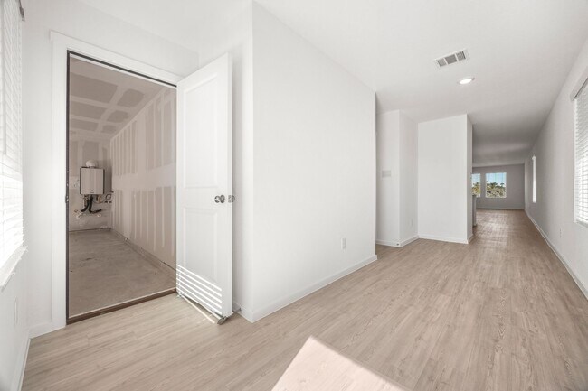 Building Photo - Brand New with Tons of Neighborhood Amenit...